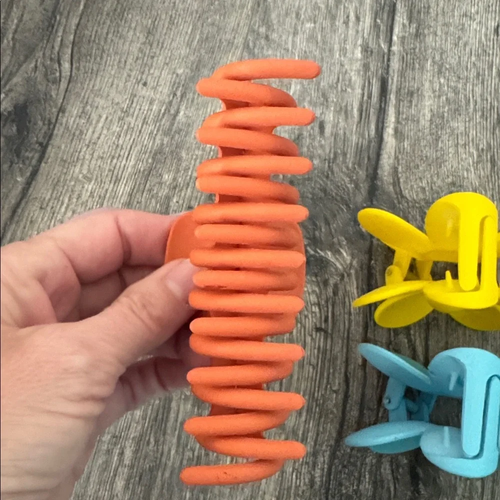 Bundle of 8 Hair Claw Clips - Picture 4 of 7
